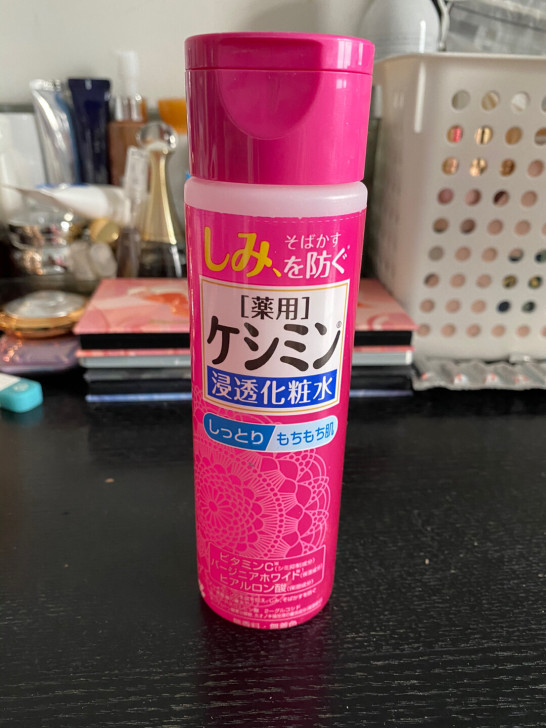 小林制药化妆水 剩余2/3.送雅漾喷雾剩余...