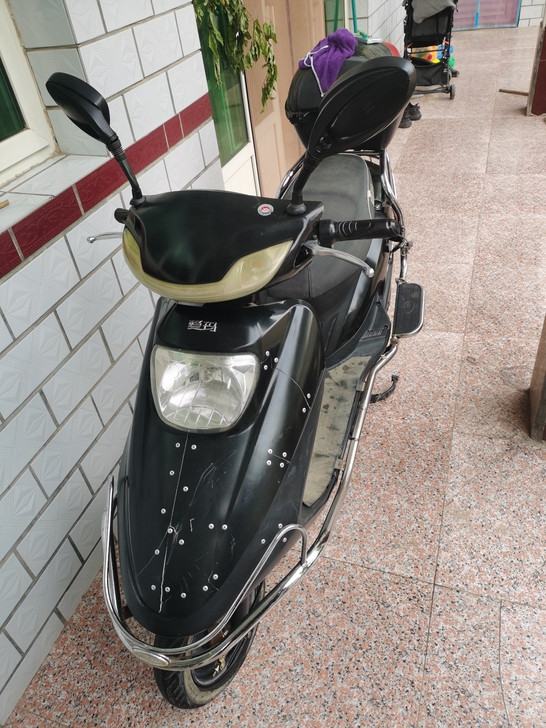 爱玛踏板电动车,60v20a,前脸有损坏不...