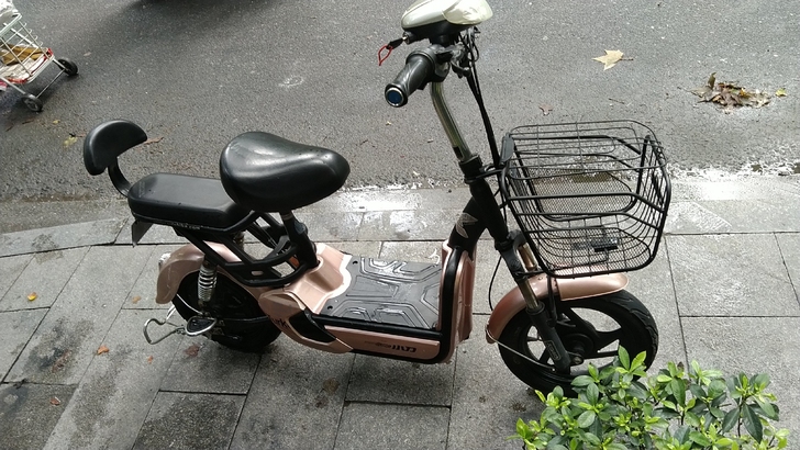 小刀电动车。一切正常,钢丝轮胎。真空胎,发...
