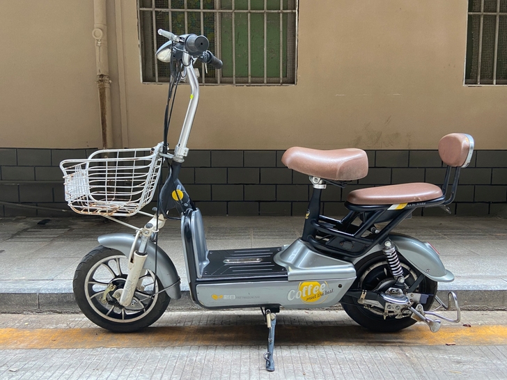 新日电动车,成色很好九成新,48V12A铅...