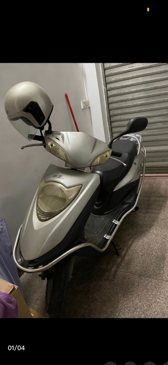 闲置摩托车,如图。