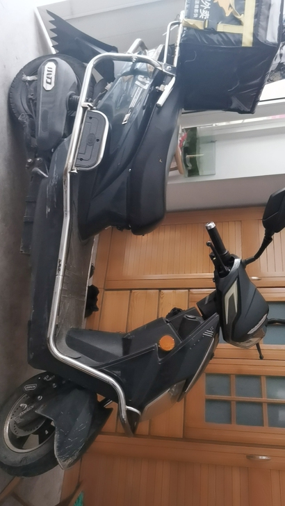 小刀电摩72伏32安最大电瓶