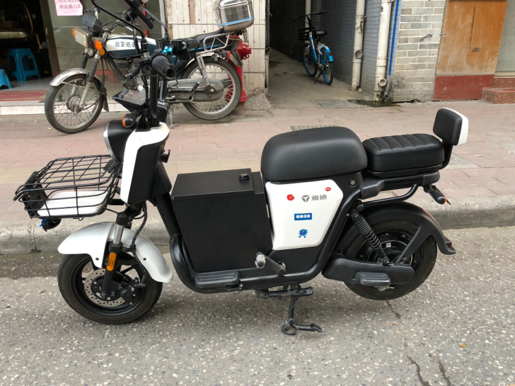电动车 雅迪V20