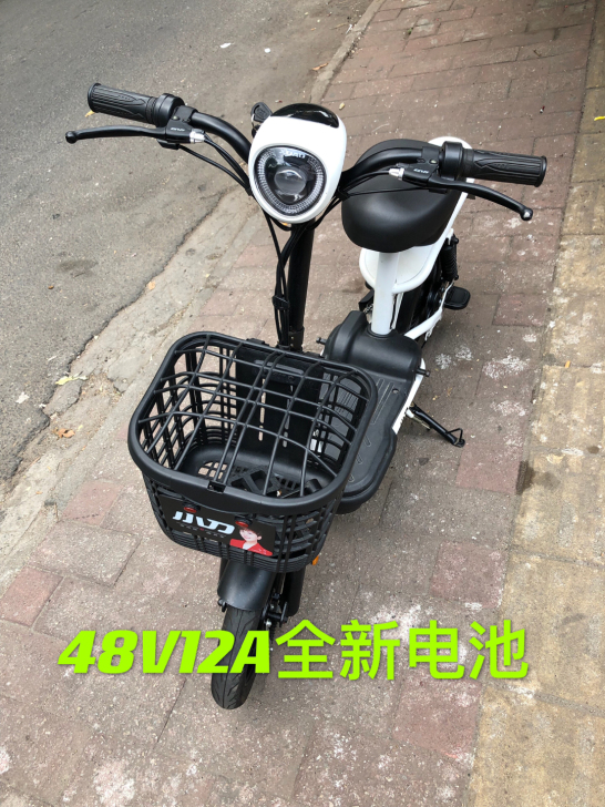 《小刀》电动车转手,用车时间半年,电池可保...