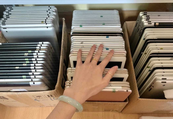 苹果iPad3/4代。有量的可以来谈。