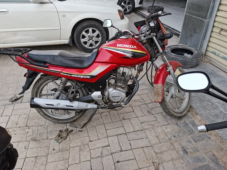 本田125摩托车,机器杠杠的,喜欢私聊。