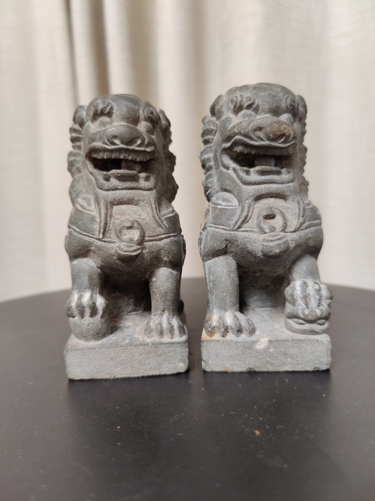 早期精美的石刻石雕青石案头小狮子一对 石狮...