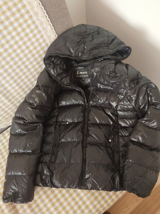 雪中飞羽绒服女大码，实用型，商场入轻便不钻...