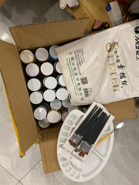 马利水粉颜料42色！！笔、调色盘和手里拿的...