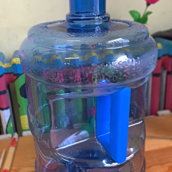 纯净水桶饮水机桶家用矿泉水桶手提式户外带盖...