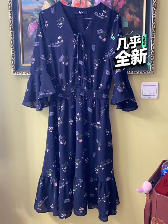 拉夏贝尔连衣裙，160尺码，深蓝色碎花，显...