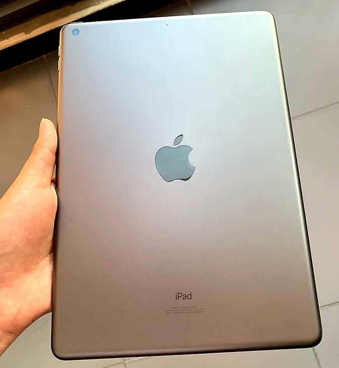 闲置平板苹果ipad2019款7代。几乎全...