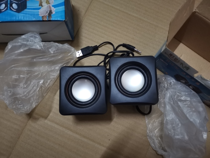 2对小喇叭音响,全新的,3.5音频输入,U...