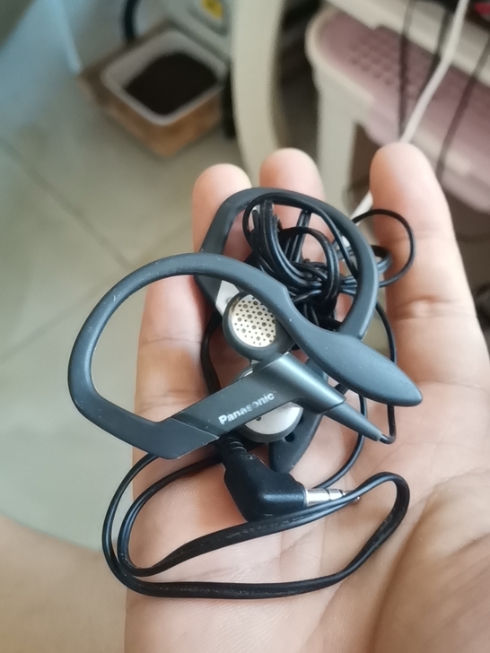松下运动耳机，插手机俩耳朵。有声，不知好坏...