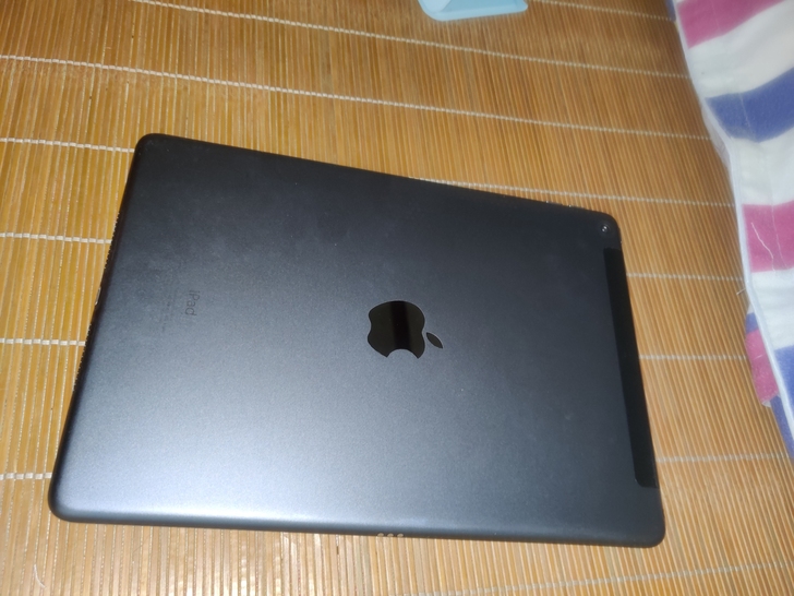 自用ipad2019,爽快出。换过电池。