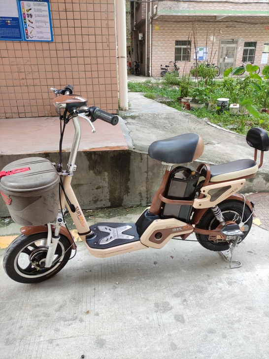 新日电动车,48伏12安锂电,可骑25公里...