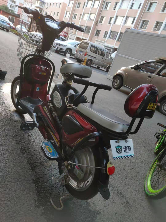 绿源电动车。电瓶坏了，电瓶亏电严重。其余一...