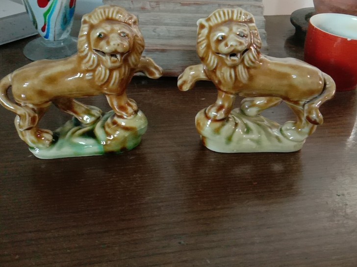 七八十年代狮子摆件一对,品相如图所示,售出...