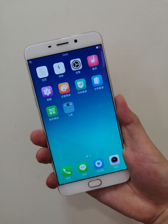 OPPO R9Plus 4+64，外观如图...