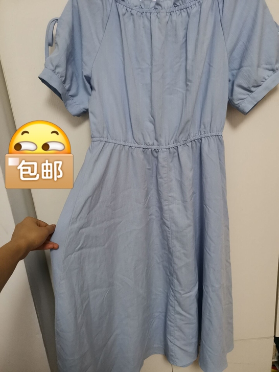 我对象今年4月份实体店买的裙子,蓝色的。实...