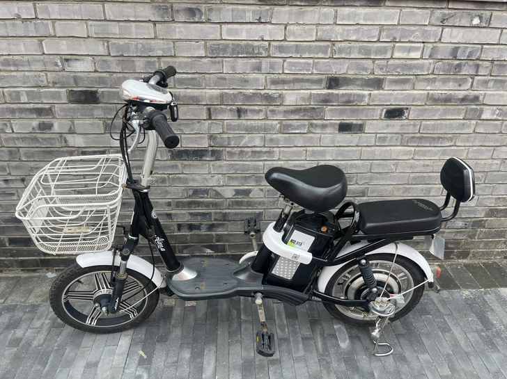 电动车个人转爱玛电动车,车况良好大品牌,充...