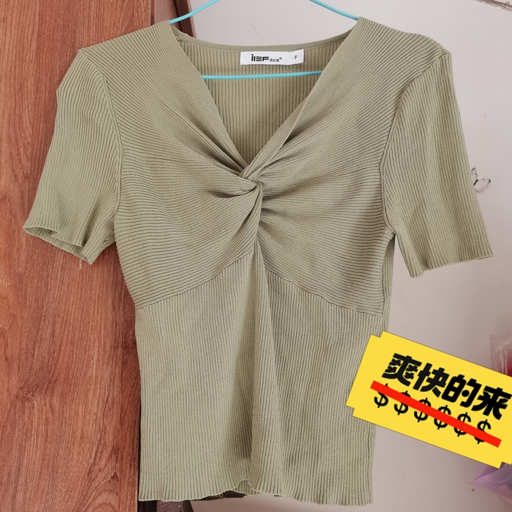全新爱衣服针织衫!均码,实体店买回来洗了没...