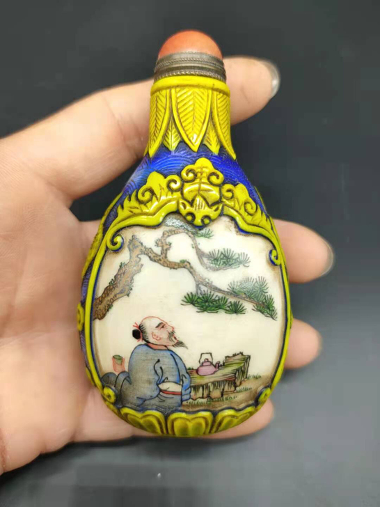 料器雕刻画珐琅彩鼻烟壶～