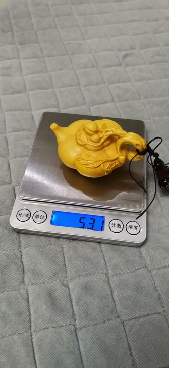 黄杨木茶壶手把件，壶谐音福，寓意吉祥。材质...