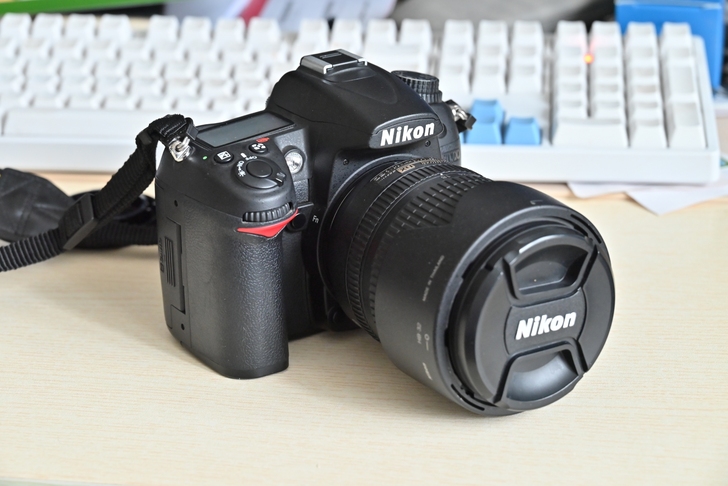 尼康D7000套机,镜头为AF-S 18-...