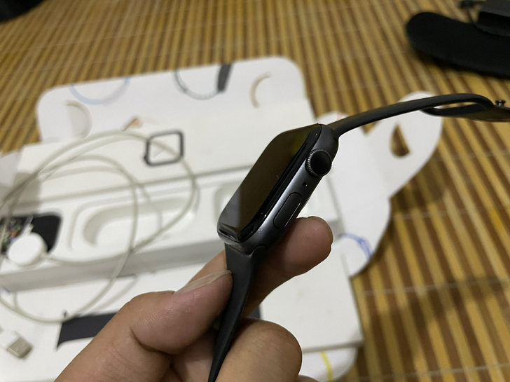出售Applewatch4 44nm。原本...
