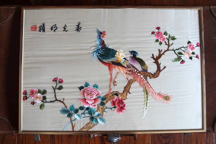 英国回流古董花鸟刺绣画挂件