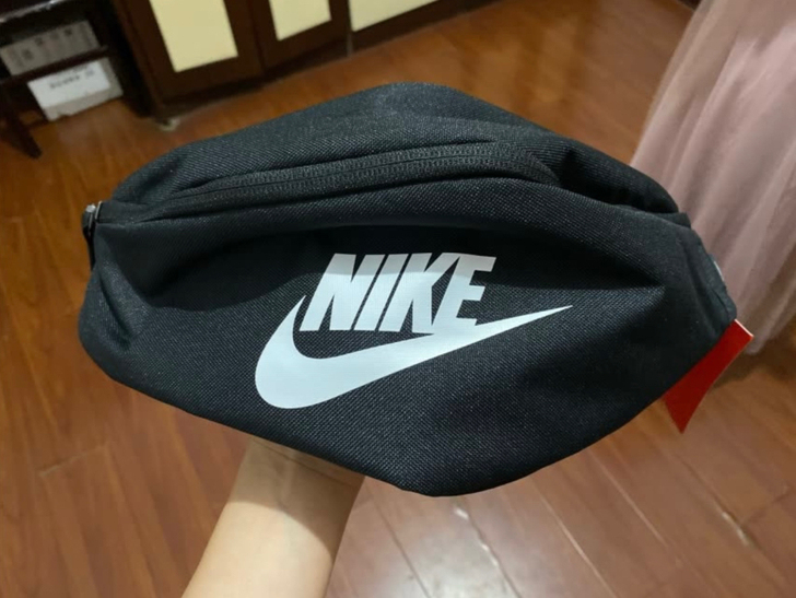 闲置斜挎腰包,买来一直没有背过,包装吊牌都...
