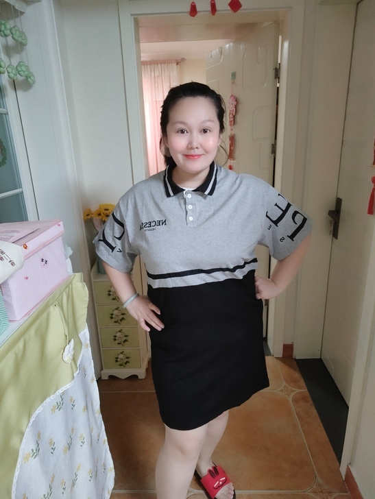 19大码小翻领拼接连衣裙，胸围120，衣长...
