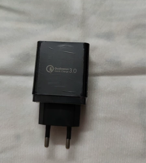 包邮港版新款手机充电头双口USB英规充电器...