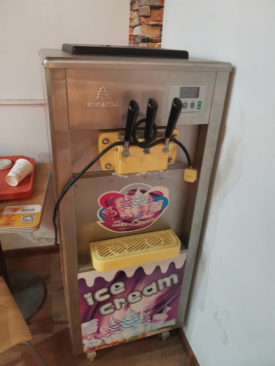 全自动软冰淇淋机便宜处理，冰之乐软冰淇淋机...