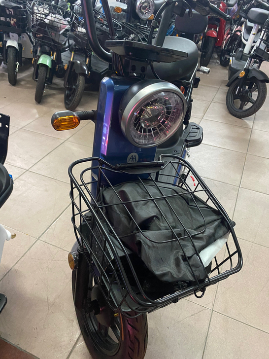 全新爱玛电动车，型号：爱玛小果冻，电池，电...