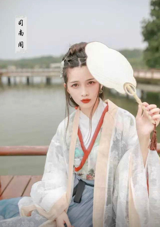 出 司南阁上宫 魏晋风交领汉服