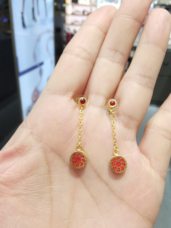 周大福传承珐琅彩古法黄金工艺 足金耳环