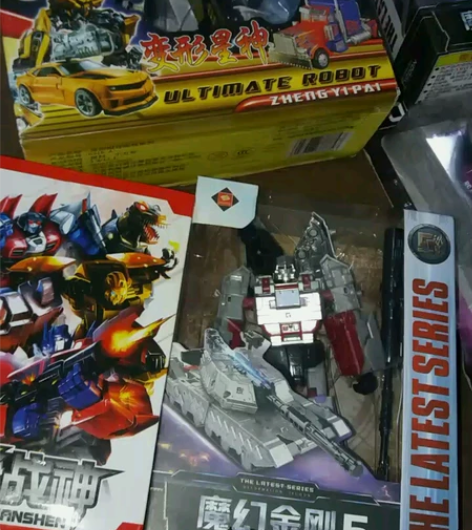 变形金刚威震天摩托车等玩具,一共有5盒,全...
