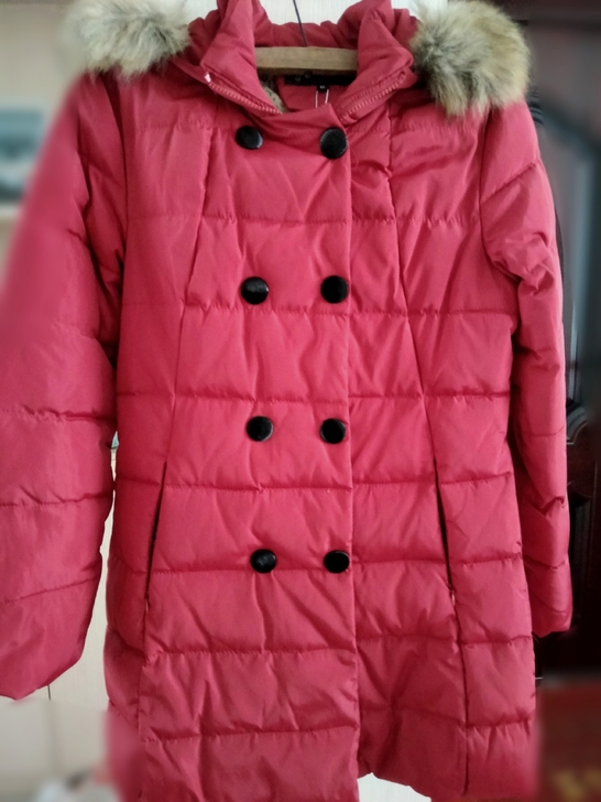 女士羽绒服 ,刚买来就小了 ,全新未摘吊牌...