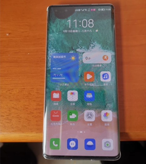 华为mate40PRO屏幕漏液,摔坏后修过...