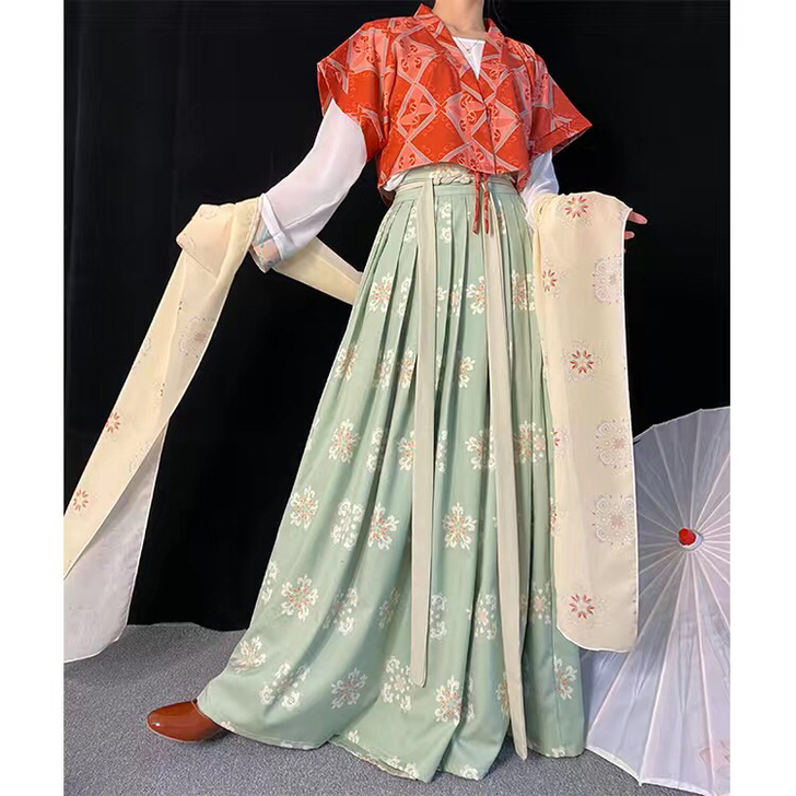 出全新汉服包邮带吊牌