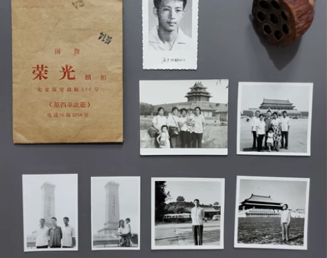 1973年北京帅哥、少女兄妹，在北京游玩照...