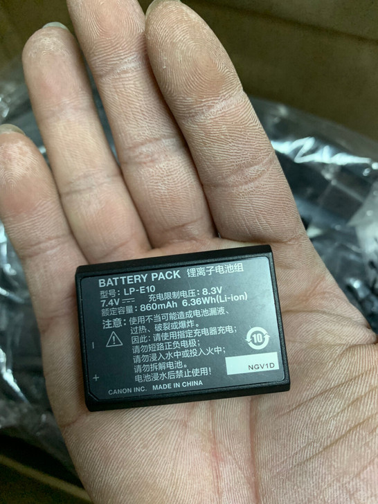 佳能LP-E10原装电池、有触电、有量欢迎...