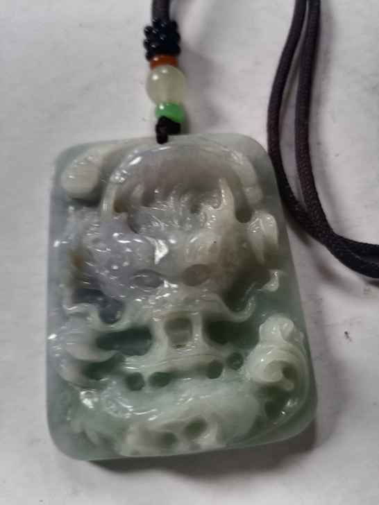 天然翡翠A贷,黄紫绿三色龙牌,厚实,工艺精...