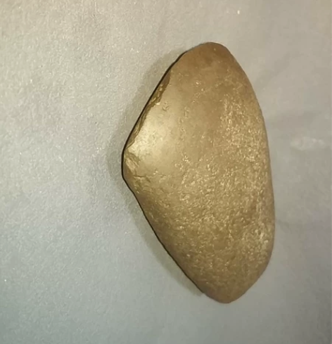 石斧,石器时代的石斧子,历经几千年,使用痕...