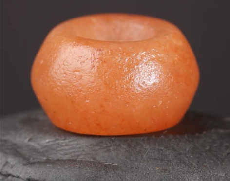 石器时代研磨孔红玛瑙珠 尺寸：直径11mm...