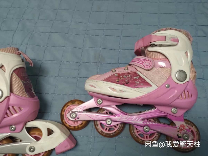 女孩儿童的轮滑鞋。尺寸36~39 使用...