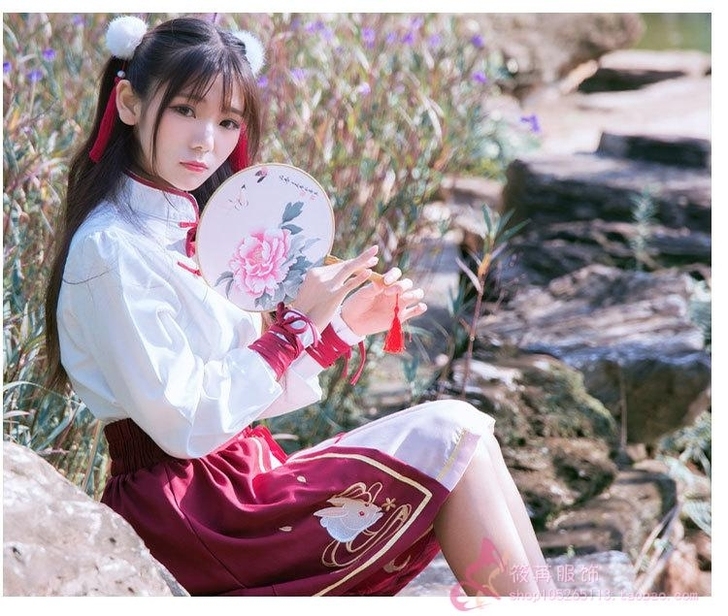 高领夏天穿有点热