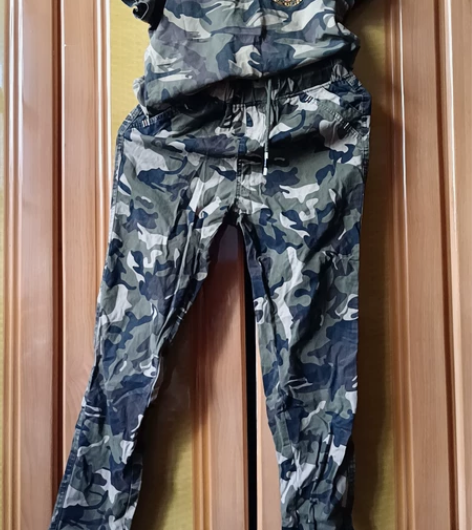 纯棉迷彩服，买来jun训用的，就穿了一次。...